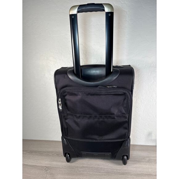 Travelpro FlightCrew5 Slim Expandable Rollaboard Black Suitcase 21” x 14.5” x 8” - Picture 4 of 7